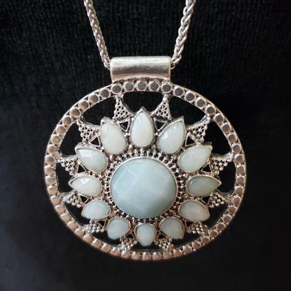 Womens Silver Plated White Faceted Acrylic Round Pendant Necklace with Lobster - Picture 4 of 7